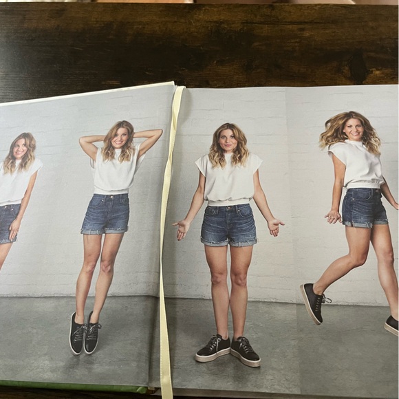 Staying Stylish Hardcover Book By Candace Cameron Bure N1 - Picture 4 of 8